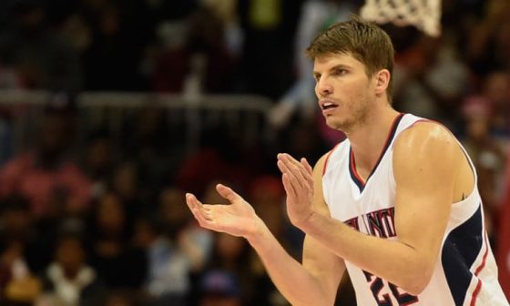 Kyle_Korver_Hawks_2014