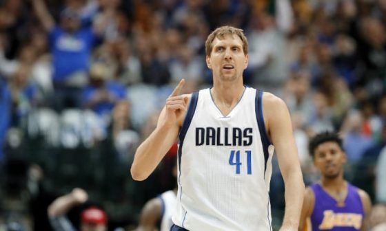 Dirk_Nowitzki_Mavs_2017_AP1