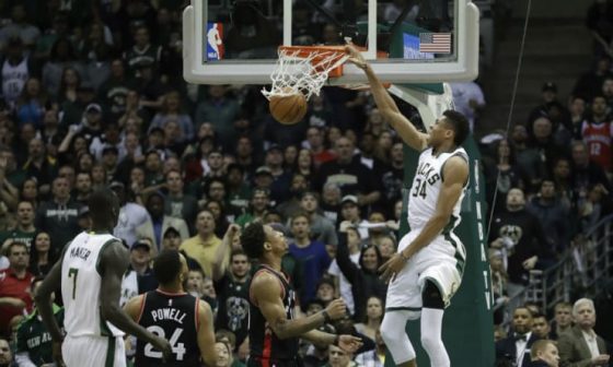 Giannis_Antetokounmpo_Bucks_2017_AP1