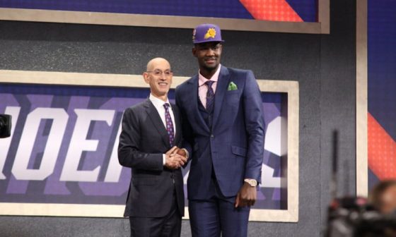 DeAndreAyton_2018NBADraftHandshake2