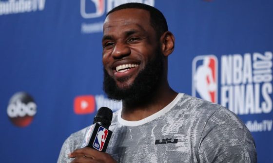 LeBron_James_NoJersey_AP_2018_1