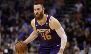 Aron_Baynes_Suns_2019_AP1