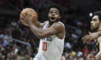 Derrick_Walton_Clippers_2019_AP