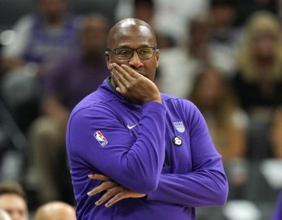 Kings coach Mike Brown calls out officials after 116-113 loss to Warriors