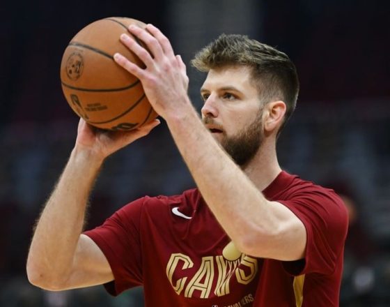 Cavaliers Dean Wade (sprained left shoulder) to return vs Bucks