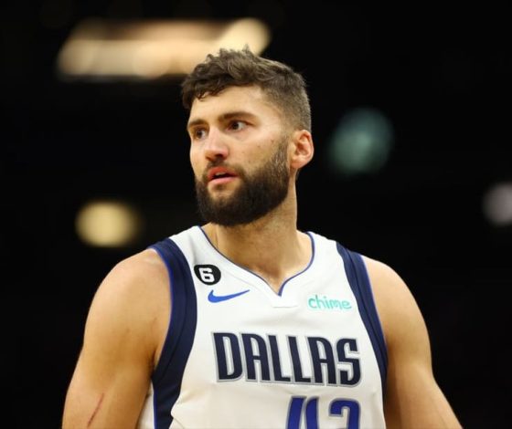 Mavericks Maxi Kleber (hamstring), Christian Wood (thumb) out vs Suns