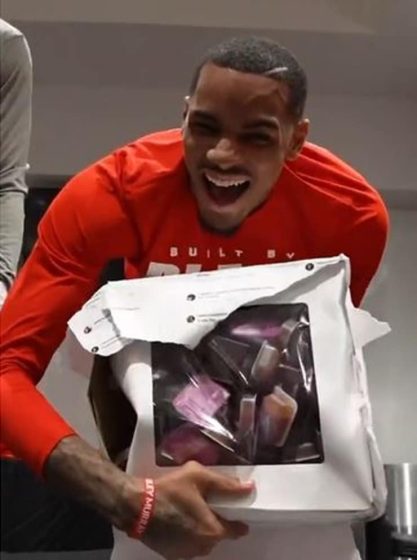 WATCH Hawks Dejounte Murray gifted endless supply of Polynesian sauce from Chick-fil-A