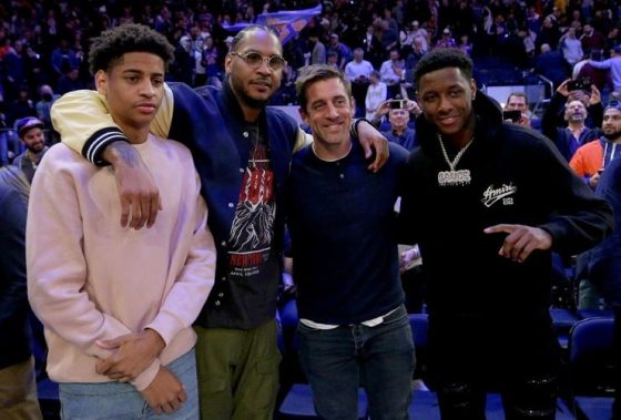 WATCH Jets Aaron Rodgers and Sauce Gardner shown on jumbotron at Knicks game