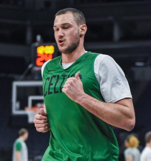 Danilo Gallinari exercises $6.8 million player option with the Boston Celtics for the 2023-24 season