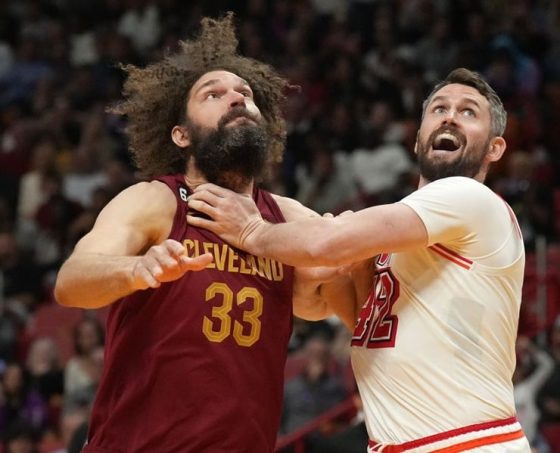 Robin Lopez, Malik Beasley agree to one-year deals with Milwaukee Bucks