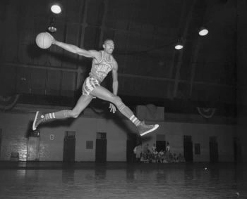 wilt-joins-globetrotters