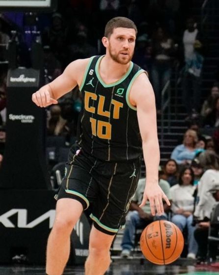 Boston Celtics sign forward Svi Mykhailiuk to a one-year contract