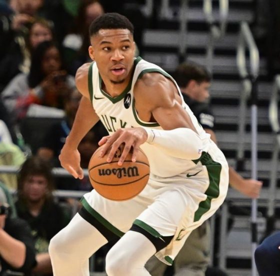 Milwaukee Bucks Giannis Antetokounmpo signs three-year, $186 million extension