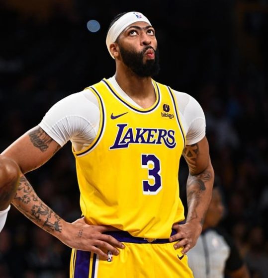 Los Angeles Lakers Anthony Davis left hip injury nothing serious, 'very optimistic' about speedy recovery