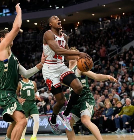 Chicago Bulls Ayo Dosunmu 1st NBA player since Tony Snell in 2017 with 0-0-0-0-0 stat line in 25+ minutes