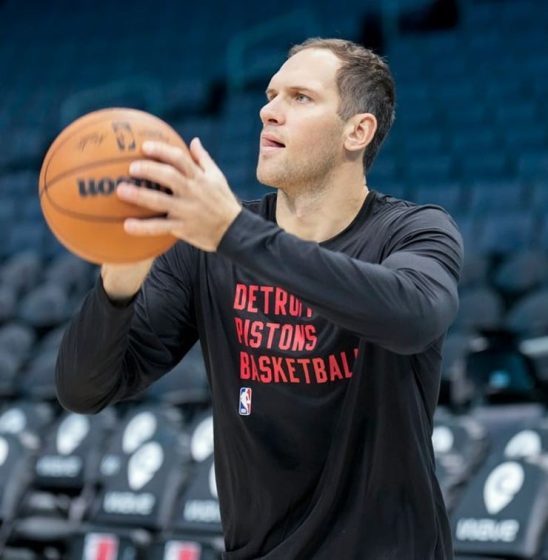 Detroit Pistons have 'no immediate plans' to trade Bojan Bogdanovic