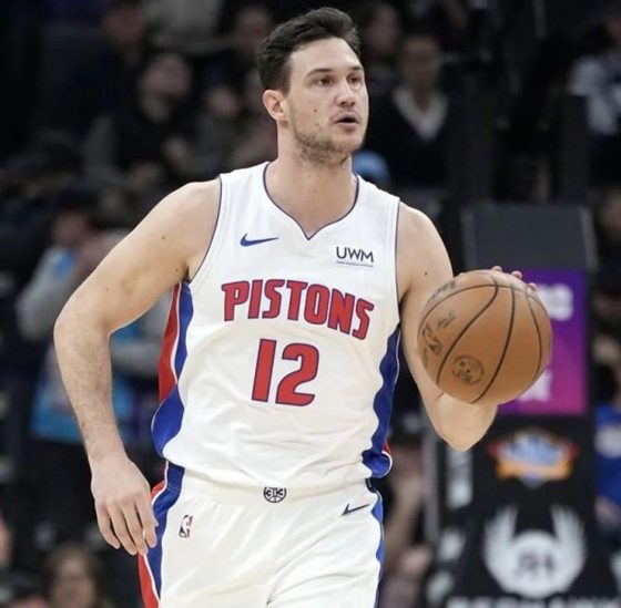 Milwaukee Bucks to sign forward Danilo Gallinari to a veteran minimum deal