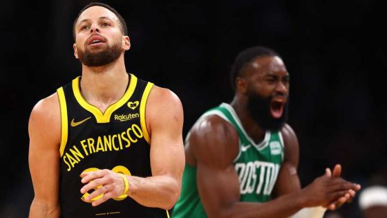 stephen-curry-jaylen-brown-warriors-celtics-nba-basketball-3-3-2024-65e50a119c0cf