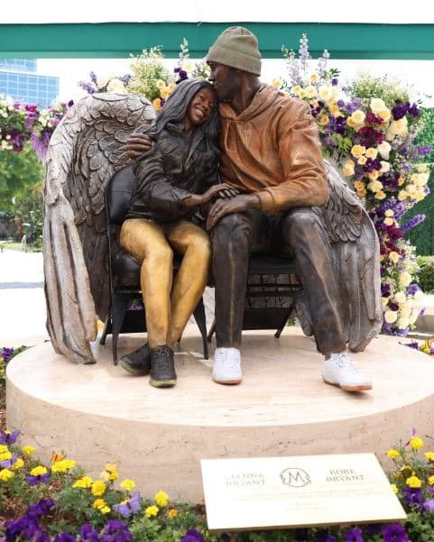 Lakers Unveil New Kobe Bryant, Daughter Gianna Statue