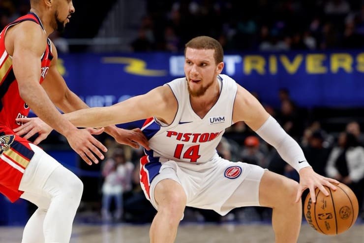 Spurs Sign Guard Malachi Flynn to One-Year Deal