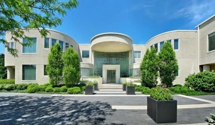 Michael Jordan Sells Highland Park Mansion For .855M