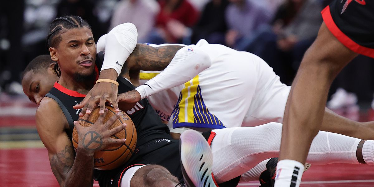 NBA defends controversial call made late in Warriors loss vs. Rockets