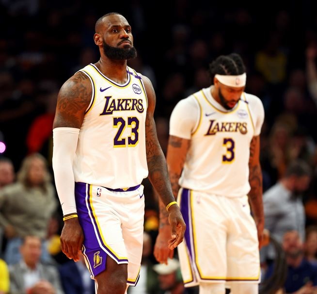 Los Angeles Lakers Trade Rumors: LA 'Trending More Toward' Smaller Trade Ahead of Deadline