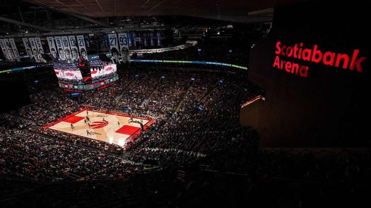 VIDEO: Watch Raptors fans boo the U.S. anthem before NBA game in Canada